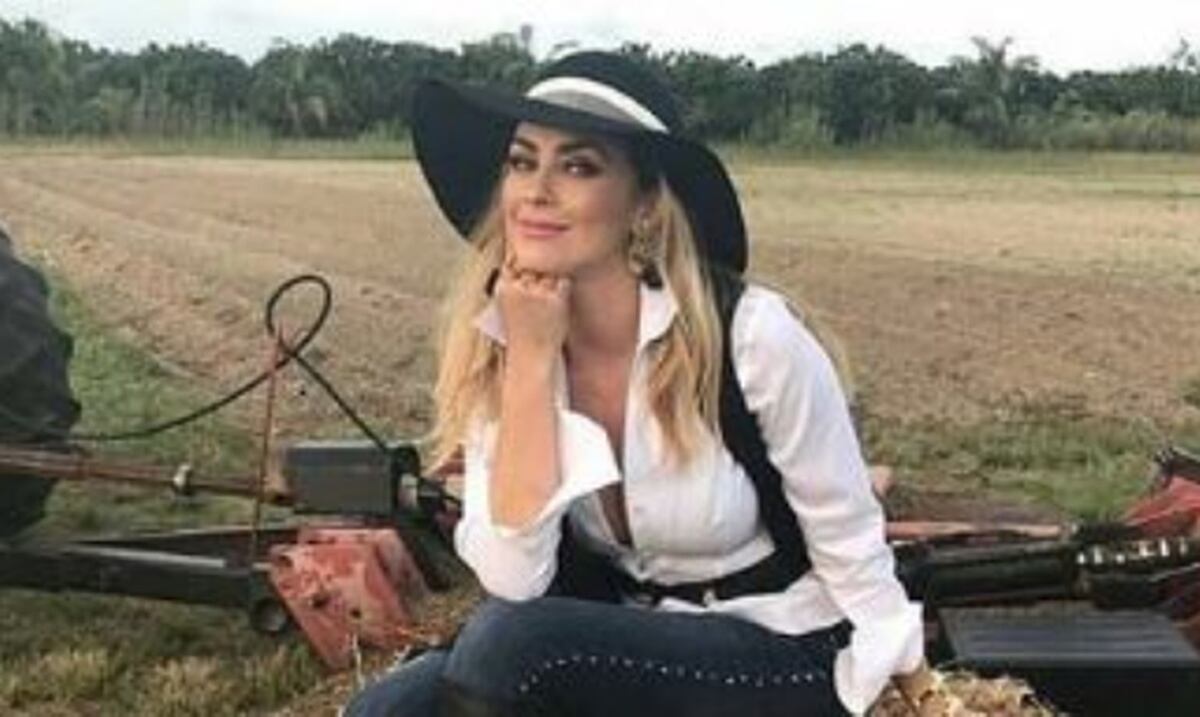 Aracely Arámbula se mueve en bikini al ritmo de X Primera Hora