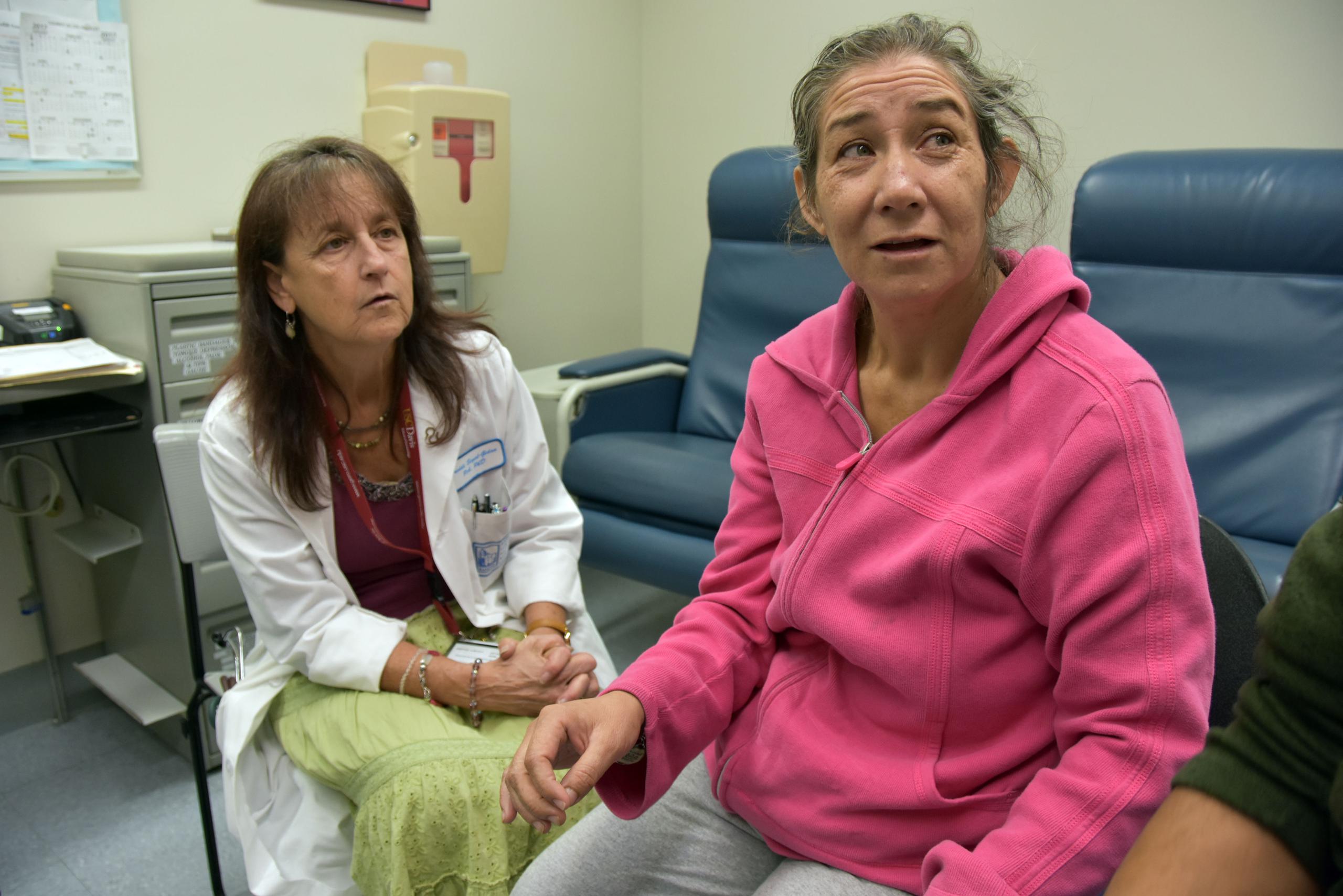 Fotografía de archivo que muestra a una paciente de Alzheimer en California (EEUU). EFE/Iván Mejía
