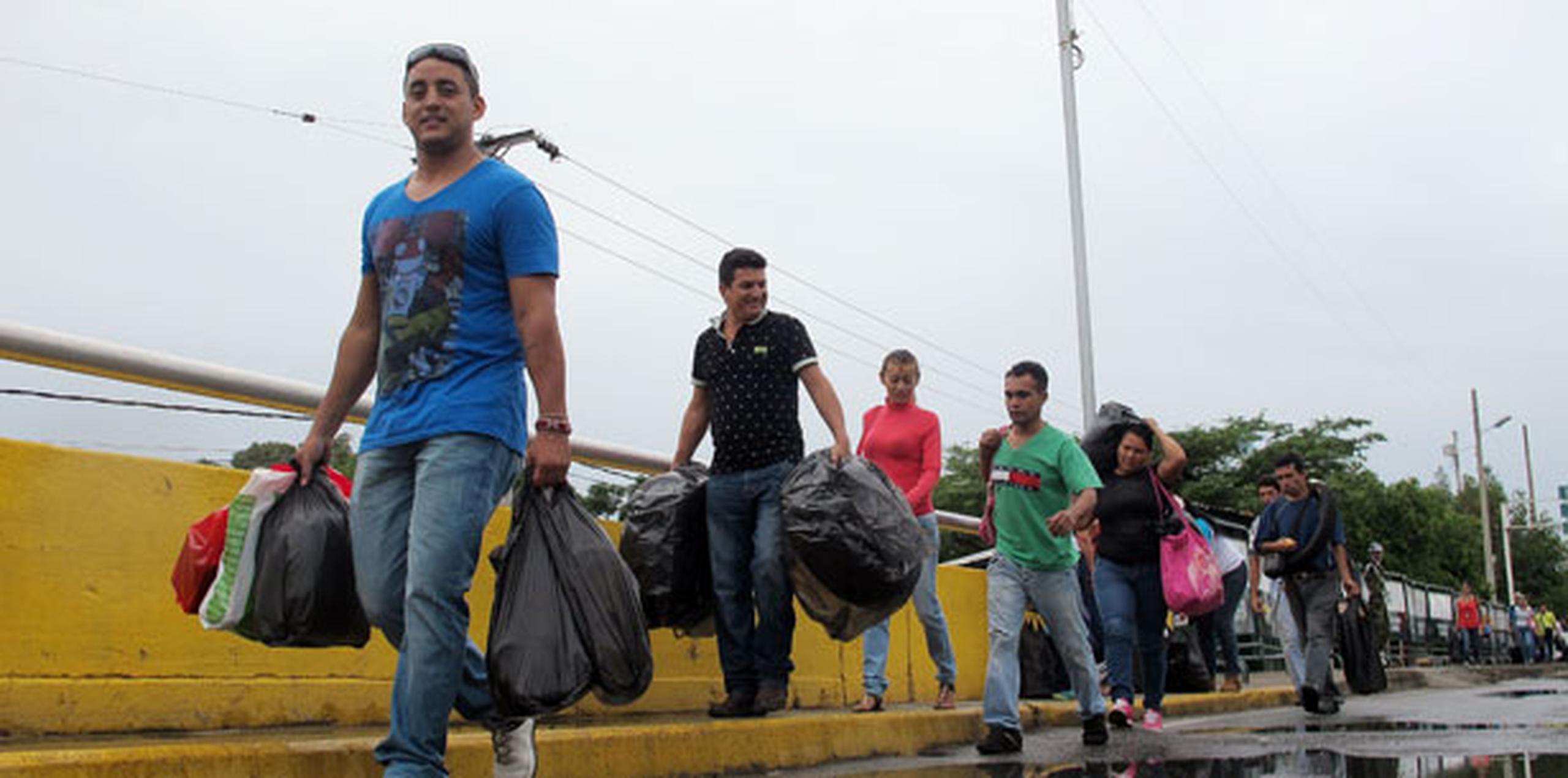 Maduro ordenó en agosto de 2015 el cierre de los pasos fronterizos hacia Colombia a raíz del ataque que sufrieron tres militares y un civil en la localidad fronteriza de San Antonio del Táchira cuando realizaban operaciones de combate al contrabando.(EFE/SCHNEYDER MENDOZA)