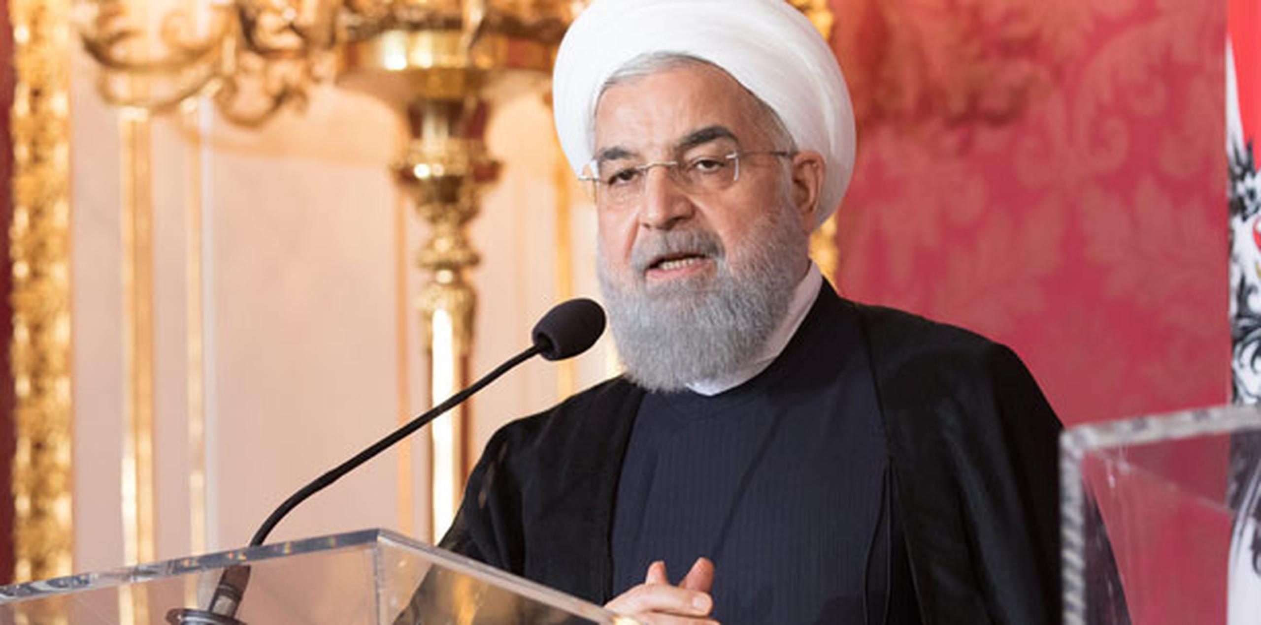 Trump retiró el pasado mayo a EEUU del acuerdo nuclear multilateral de 2015 con Irán y volvió a imponer sanciones a Teherán, que entranrán en vigor el próximo agosto y amenazan con hundir la ya maltrecha economía iraní. (EFE)