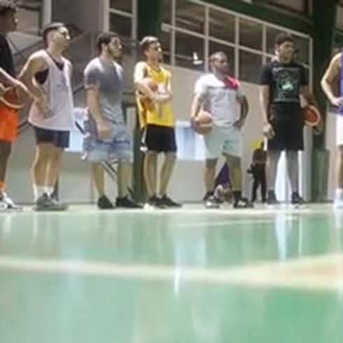 Clínicas de baloncesto llevan esperanza a Ramos Antonini