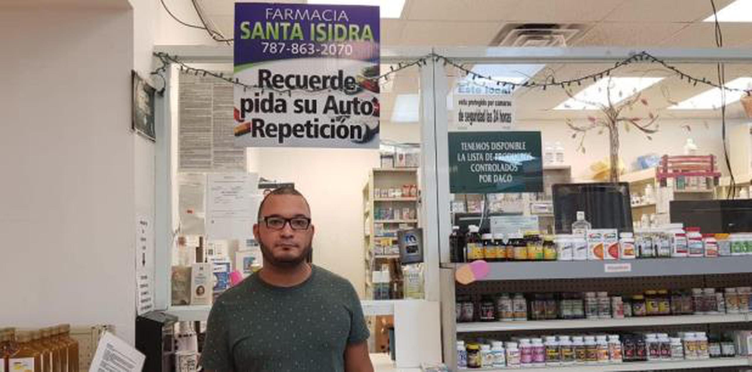 Un establecimiento que se verá afectado directamente por este súbito cambio es la Farmacia Santa Isidra, que ubica en la ruta hacia el terminal de lanchas y que sirve a muchos de los residentes de Vieques y Culebra.  (Cesiach López / Para Primera Hora)