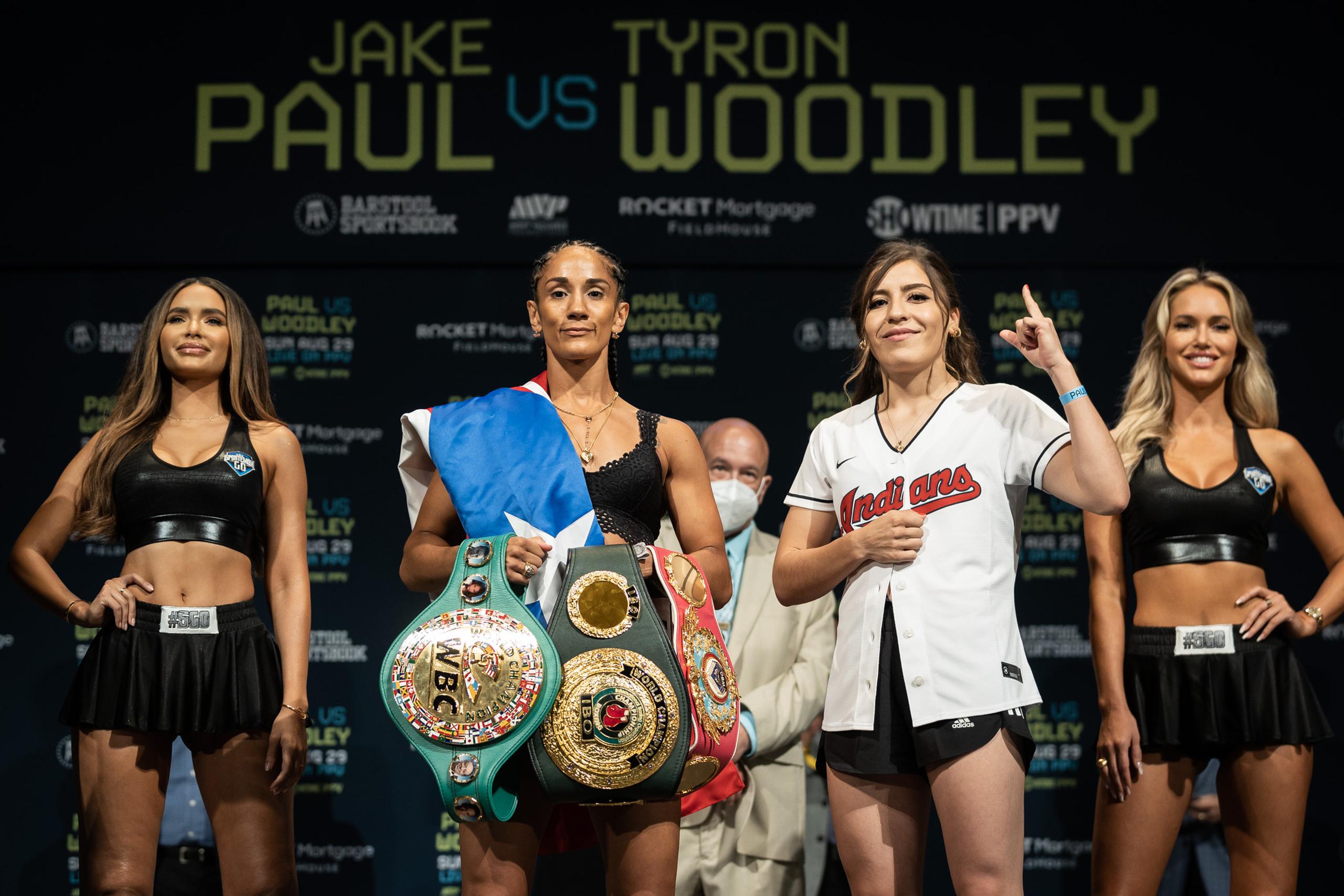 Amanda Serrano (izquierda) arriesgará ante Yamileth Mercado los cinturones pluma del Consejo Mundial de Boxeo y, además, de la Organización Mundial de Boxeo.
