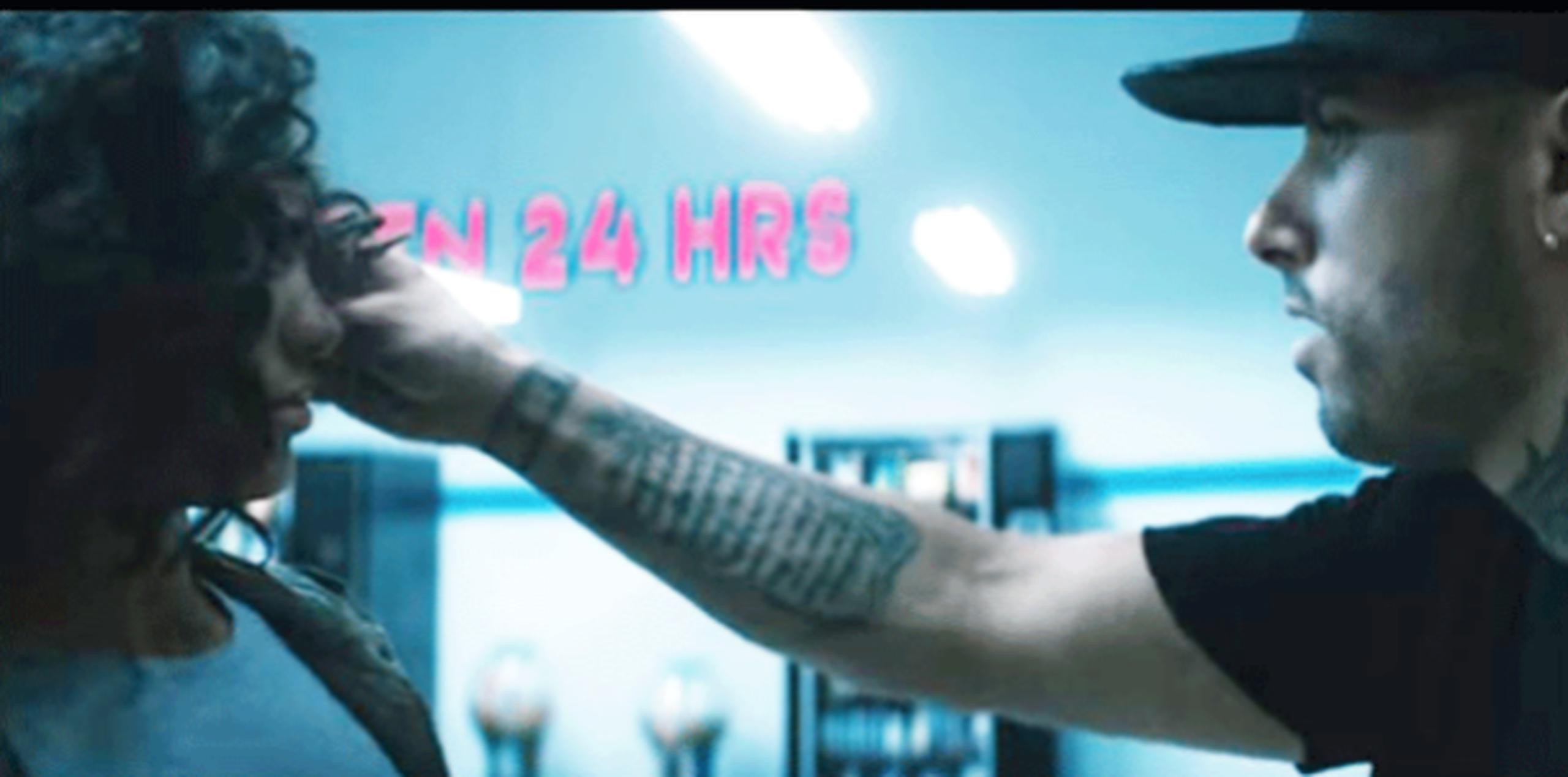 Escena del vídeo "Hasta el Amanecer", de Nicky Jam (Captura / YouTube)