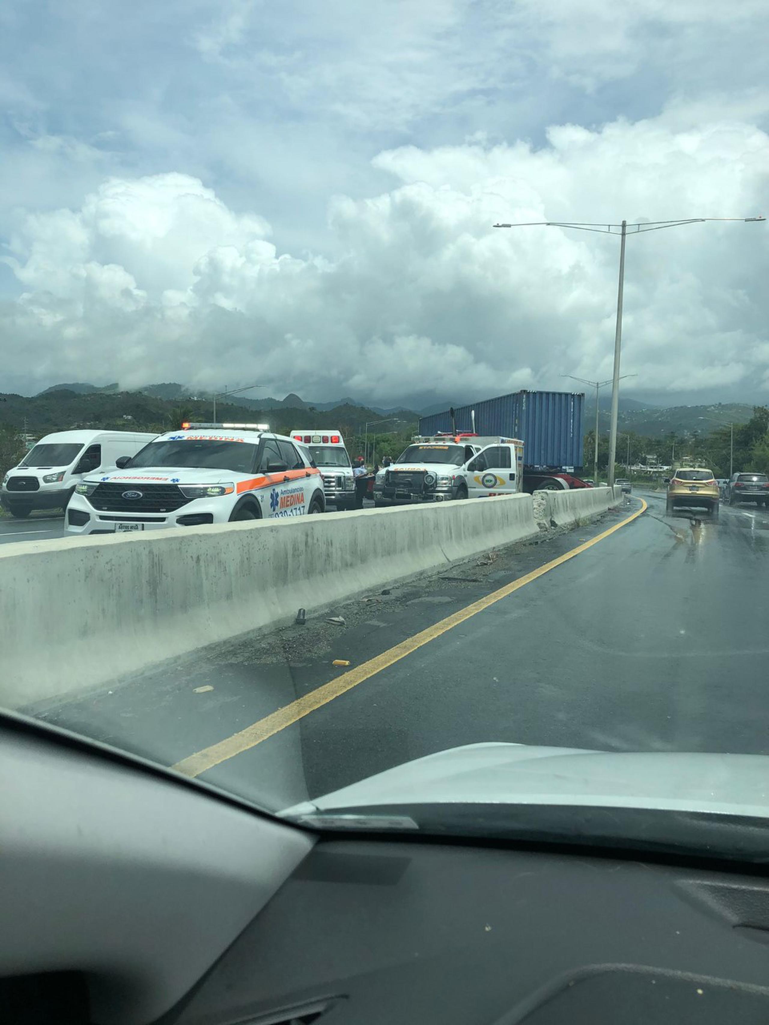 Un camión se accidentó en la autopista Luis A. Ferré en dirección de Cayey a Caguas, ocasionando una gran congestión de tránsito.