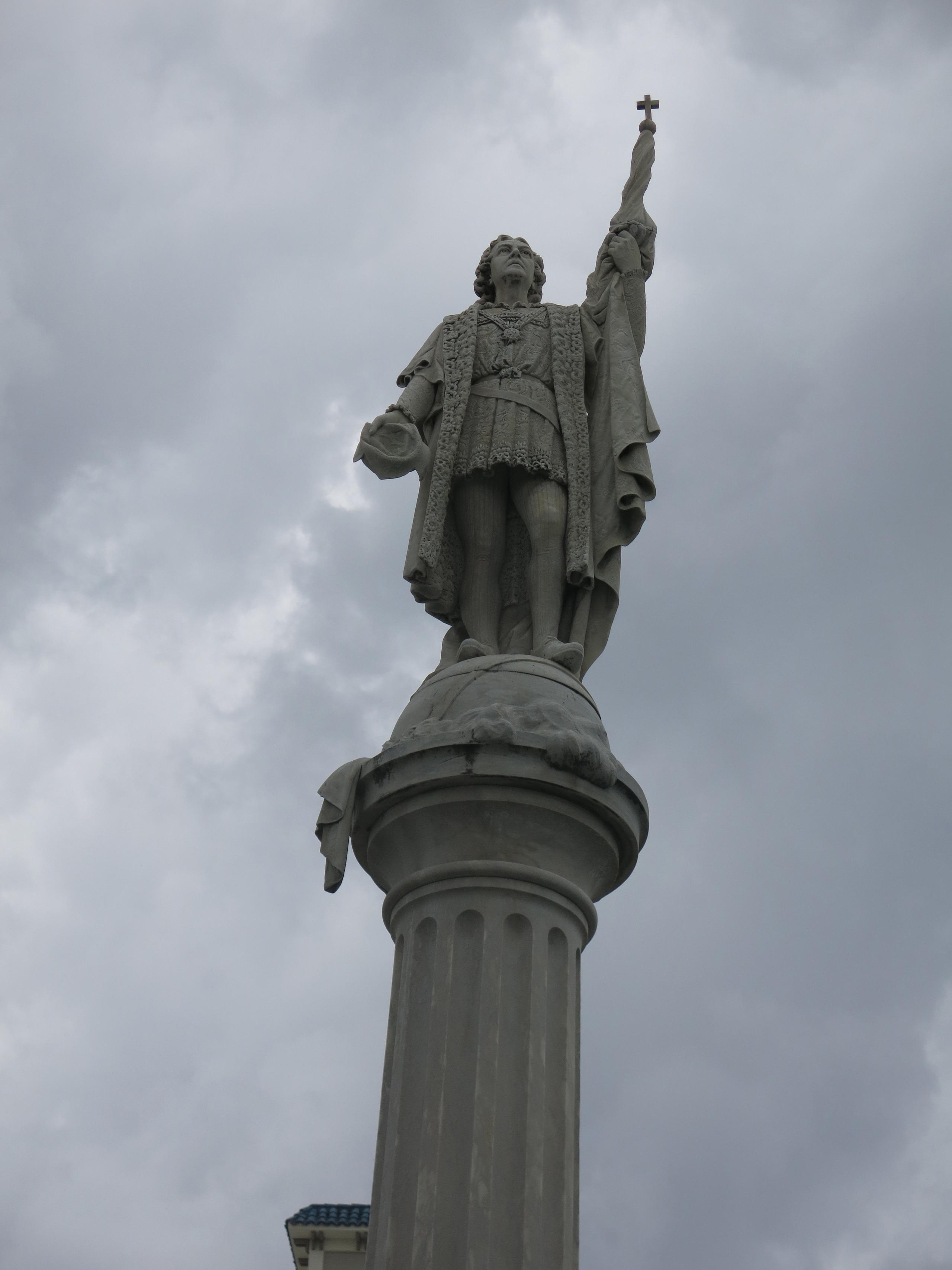 Monumento a Cristóbal Colón en el casco histórico del Viejo San Juan.