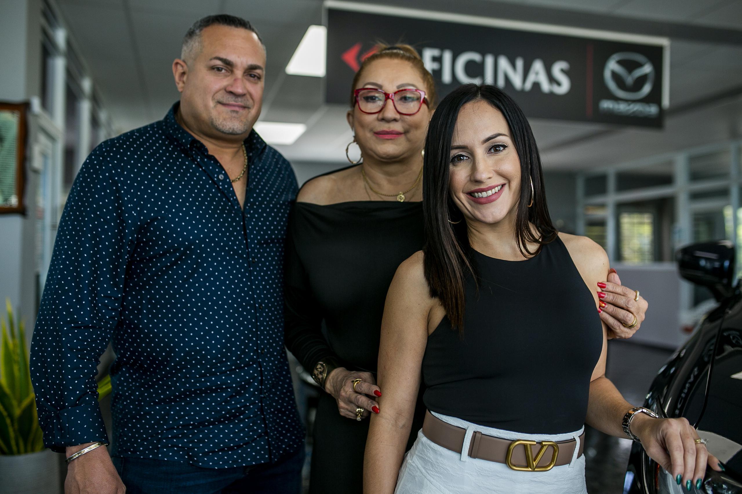 Hector Félix Rivera Zayas y su hermana, Francheska, han heredado el talento para este negocio de su mamá, Felicita Zayas. 

Xavier Garcia / Fotoperiodista