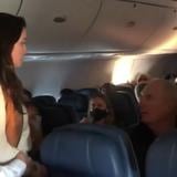 Pasajera enfrenta cargo federal tras golpear y escupir a otro viajero en pleno vuelo