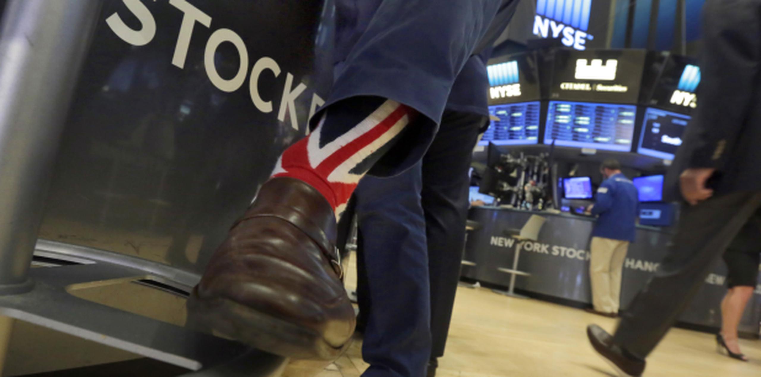 Economista advirtió que uno de los "efectos inmediatos" producto de la salida del Reino Unido de la UE será el aumento de la "volatilidad de los mercados financieros". (AP)
