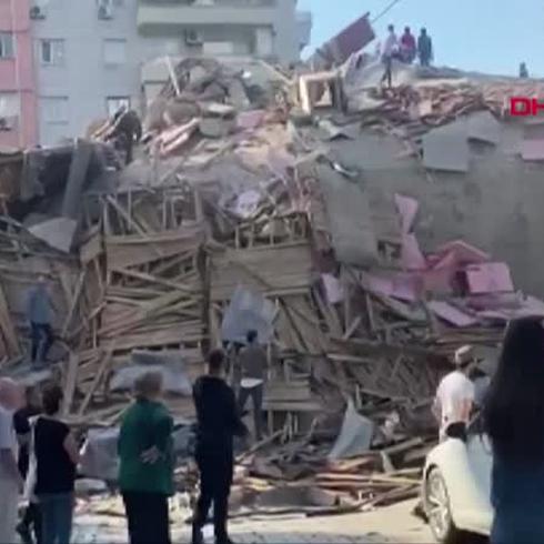 Salen a la calle en Turquía tras el terremoto