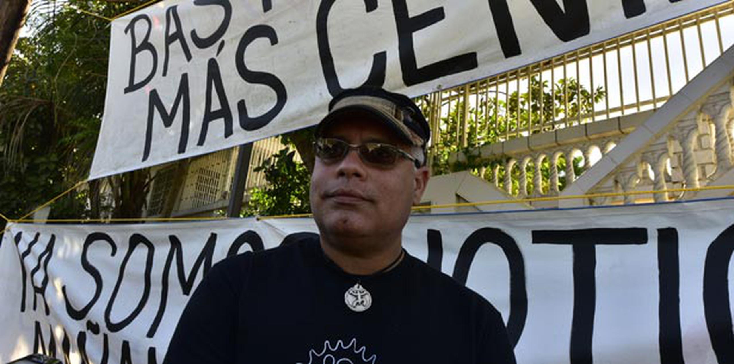 El líder comunitario José Manuel Díaz instó a los residentes de San Juan a que asistan a la manifestación de hoy en Fortaleza. (tony.zayas@gfrmedia.com)