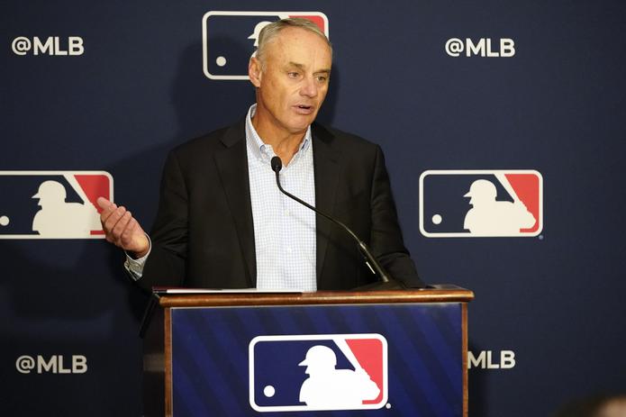 El comisionado de MLB, Rob Manfred, tuvo una rueda de prensa el jueves en Orlando, Florida.