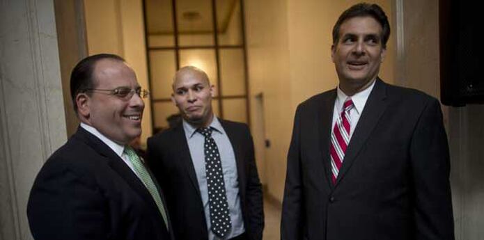 Jaime Perelló y Eduardo Bhatia celebraron un acto especial para anunciar el fin de parte de un pleito legal presentado por Dwayne Morales Arroyo, al centro.(xavier.araujo@gfrmedia.com)