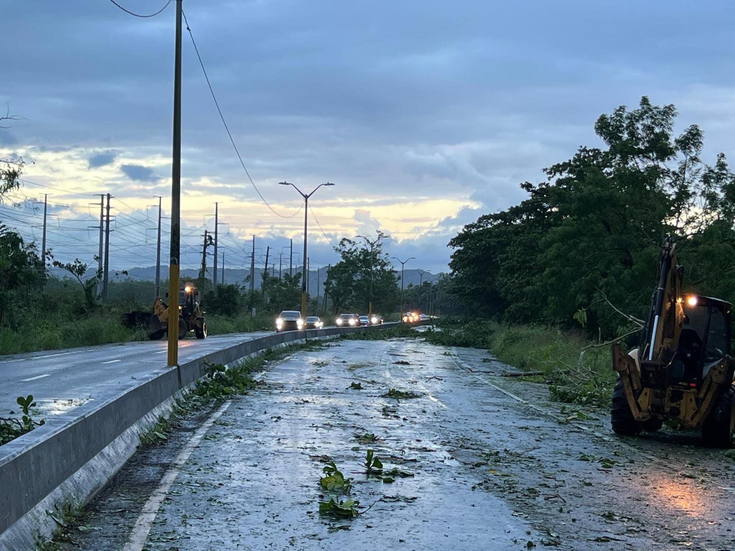 Mal tiempo en Arecibo por los efectos de una vaguada el 2 de mayo de 2024.