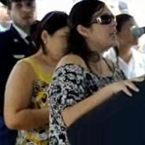 Habla la viuda en sepelio del sargento Castro