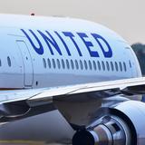 United pide a sus pilotos tomar días libres por retrasos en entrega de Boeing