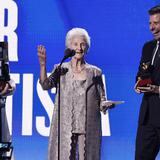 Cantante de 95 años gana el Latin Grammy como “Mejor Nuevo Artista”