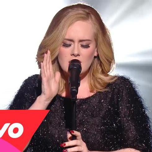 Adele canta "Hello" en los premios NRJ
