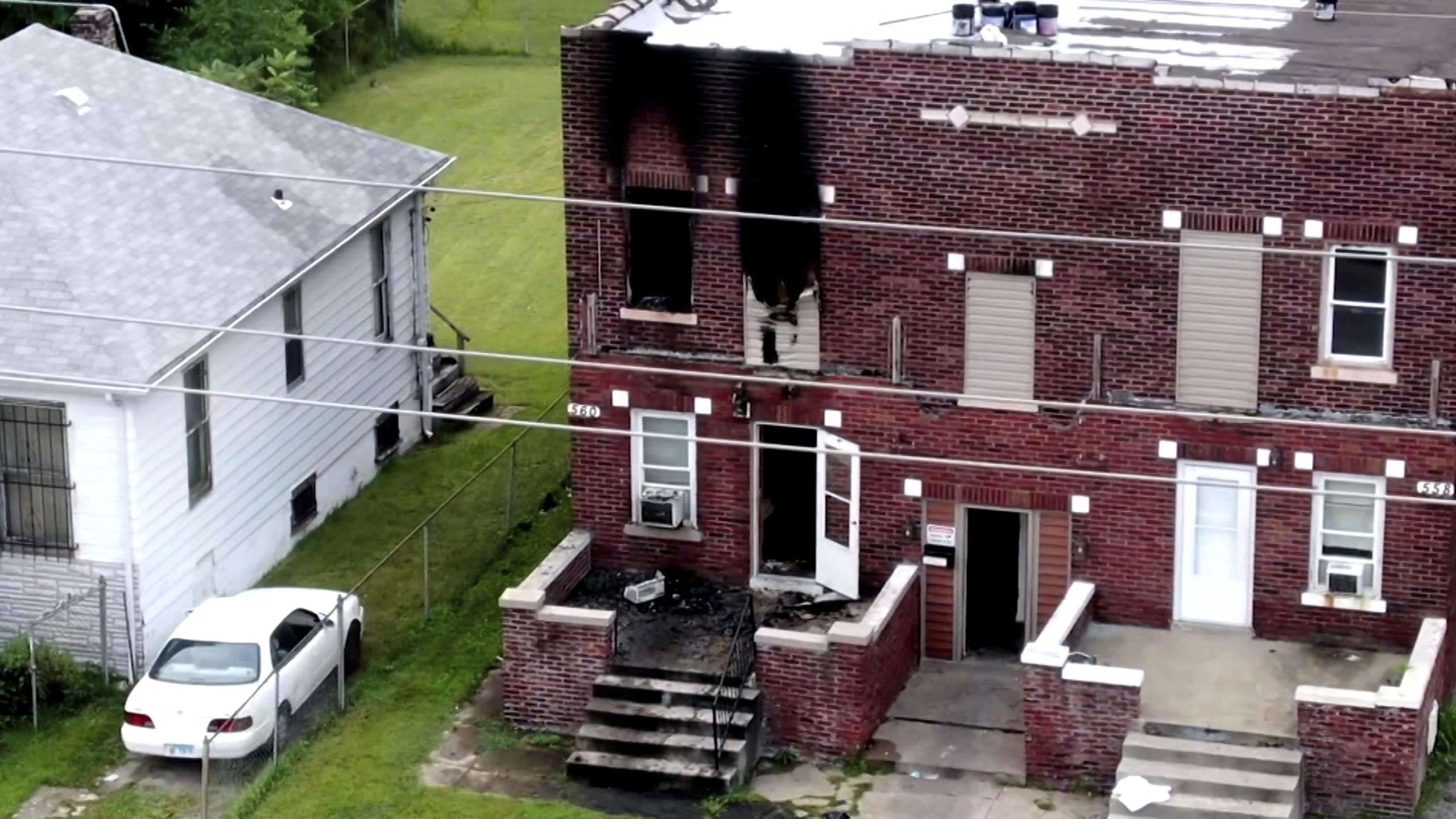 Imagen de los daños causados por el fuego en East St. Louis, Illinois, en el que murieron los niños, todos menores de 10 años.