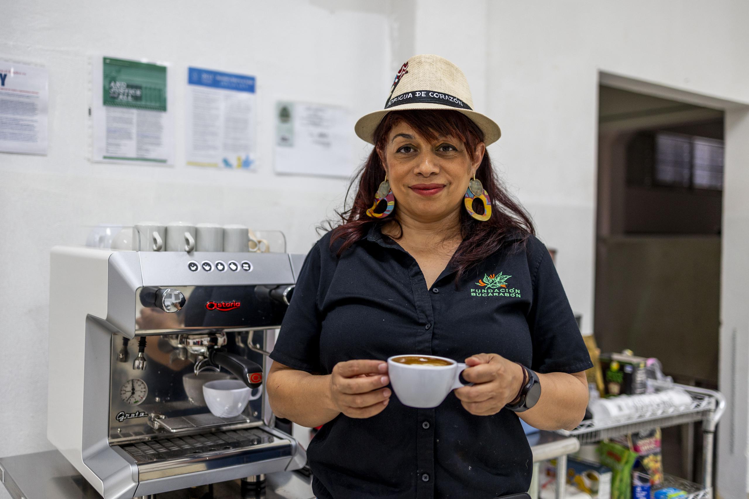 Además de trabajar con talleres e incentivos para las mujeres que se dedican al cultivo de café, desarrollaron su propia marca: el Café Bucarabón.