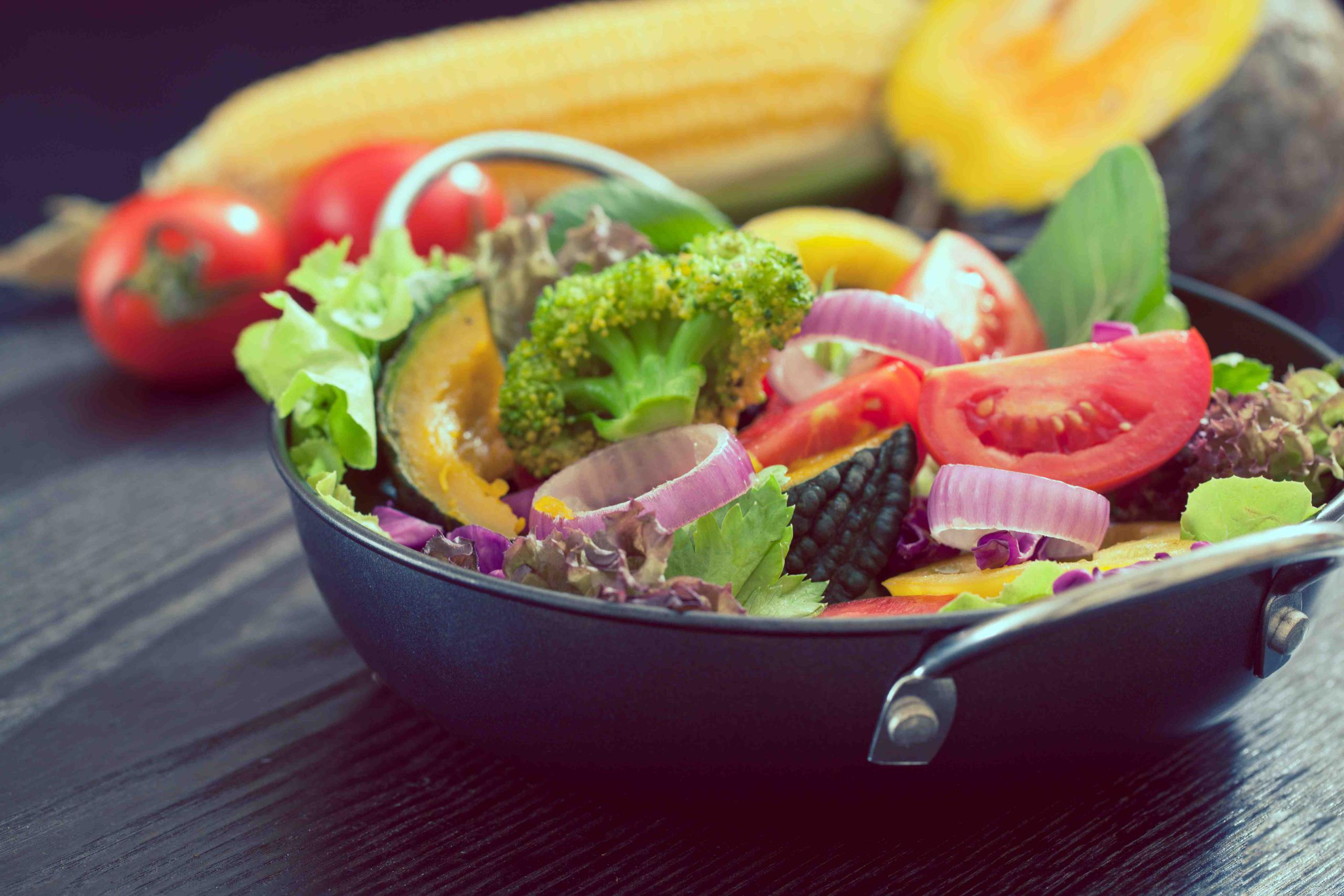 Los vegetales y frutas son lo mejor si deseas tener una alimentación más saludable. (Shutterstock.com)