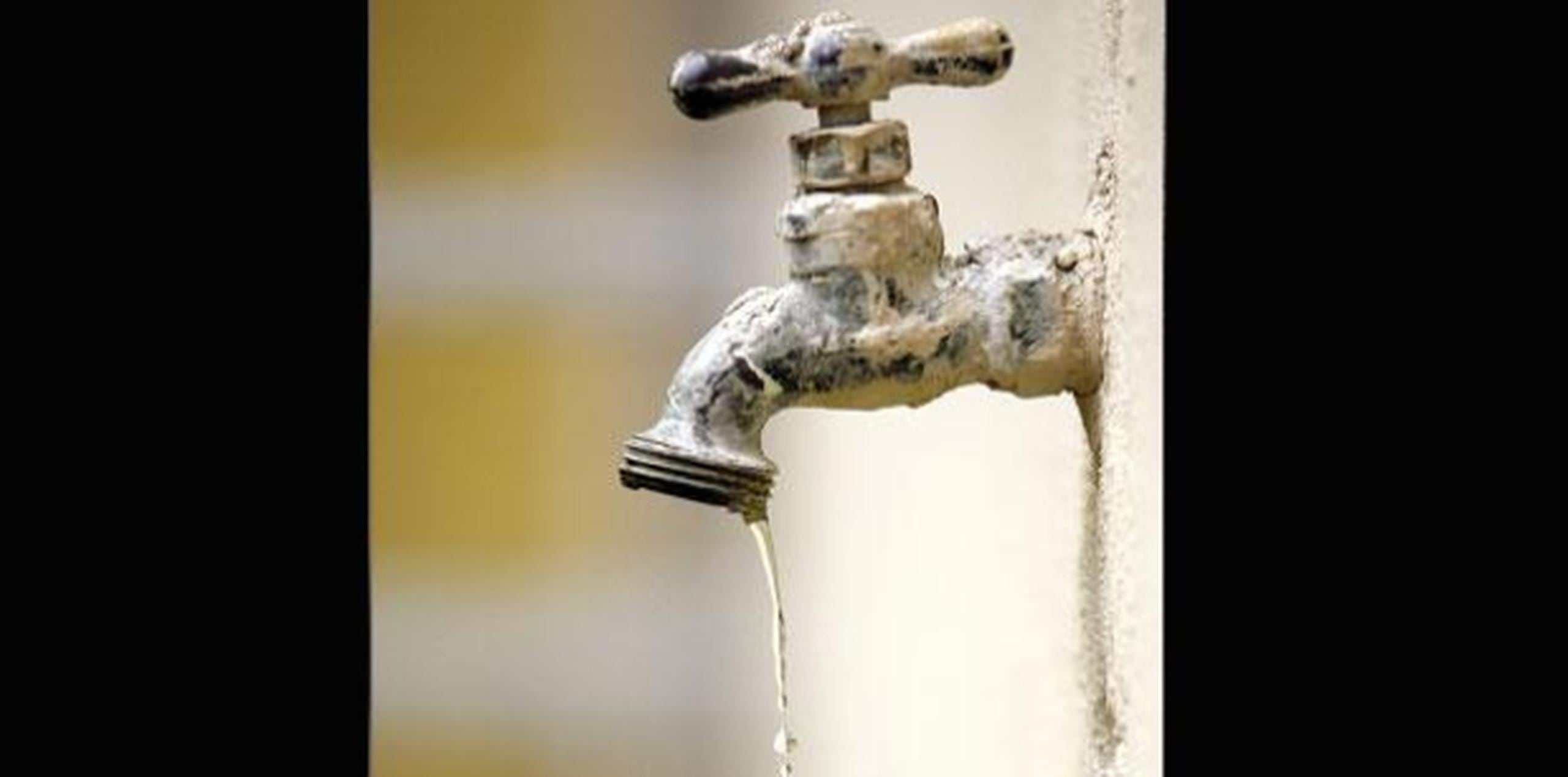 "Hay que recordar que todavía nos encontramos en sequía y que sigue en vigor la orden sobre regulación del consumo de agua", dijo la ingeniera Lynette Ramírez, de la AAA. (Archivo)