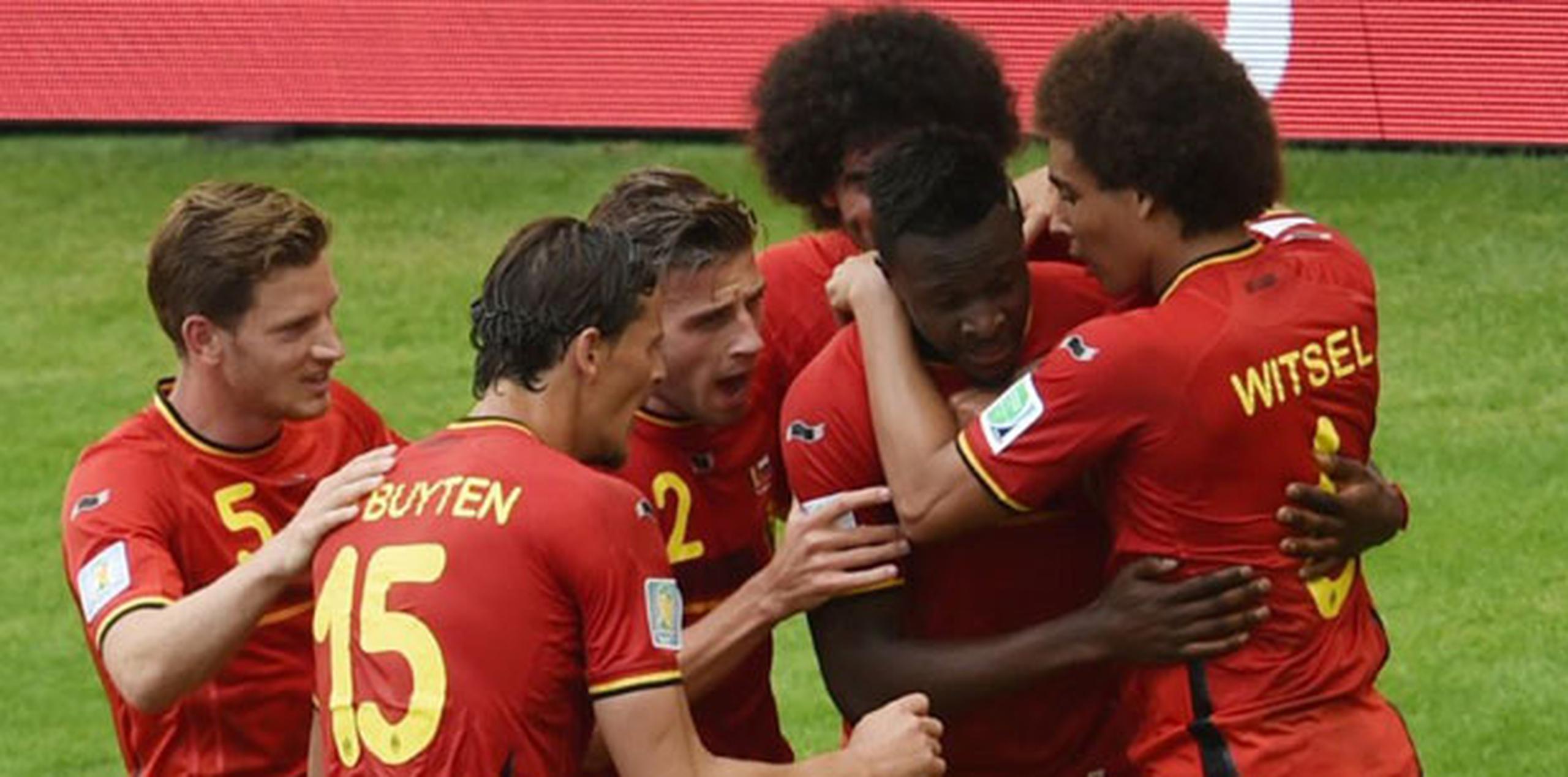 La victoria deja a Bélgica con seis puntos en el tope del Grupo E y su pase a la próxima ronda. (AFP)