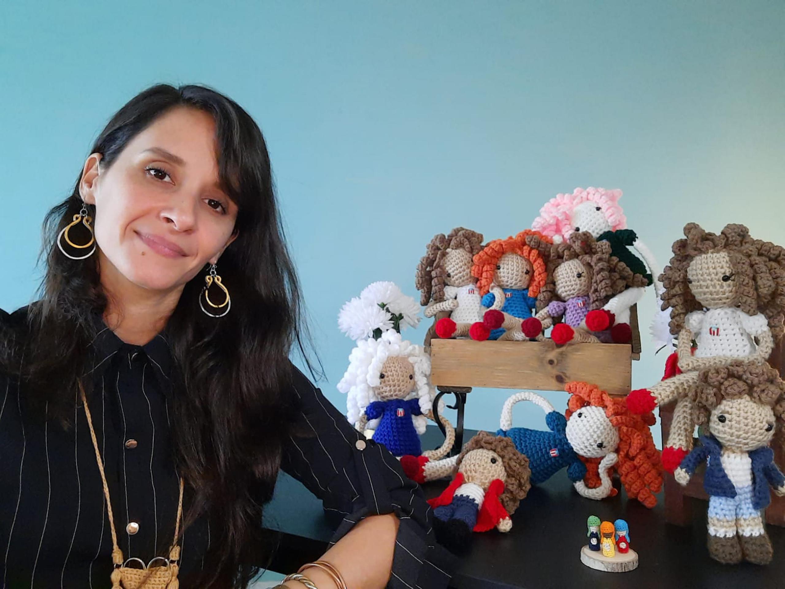 Las muñecas tejidas son las piezas emblemáticas del trabajo artesanal de Chameli Báez García.