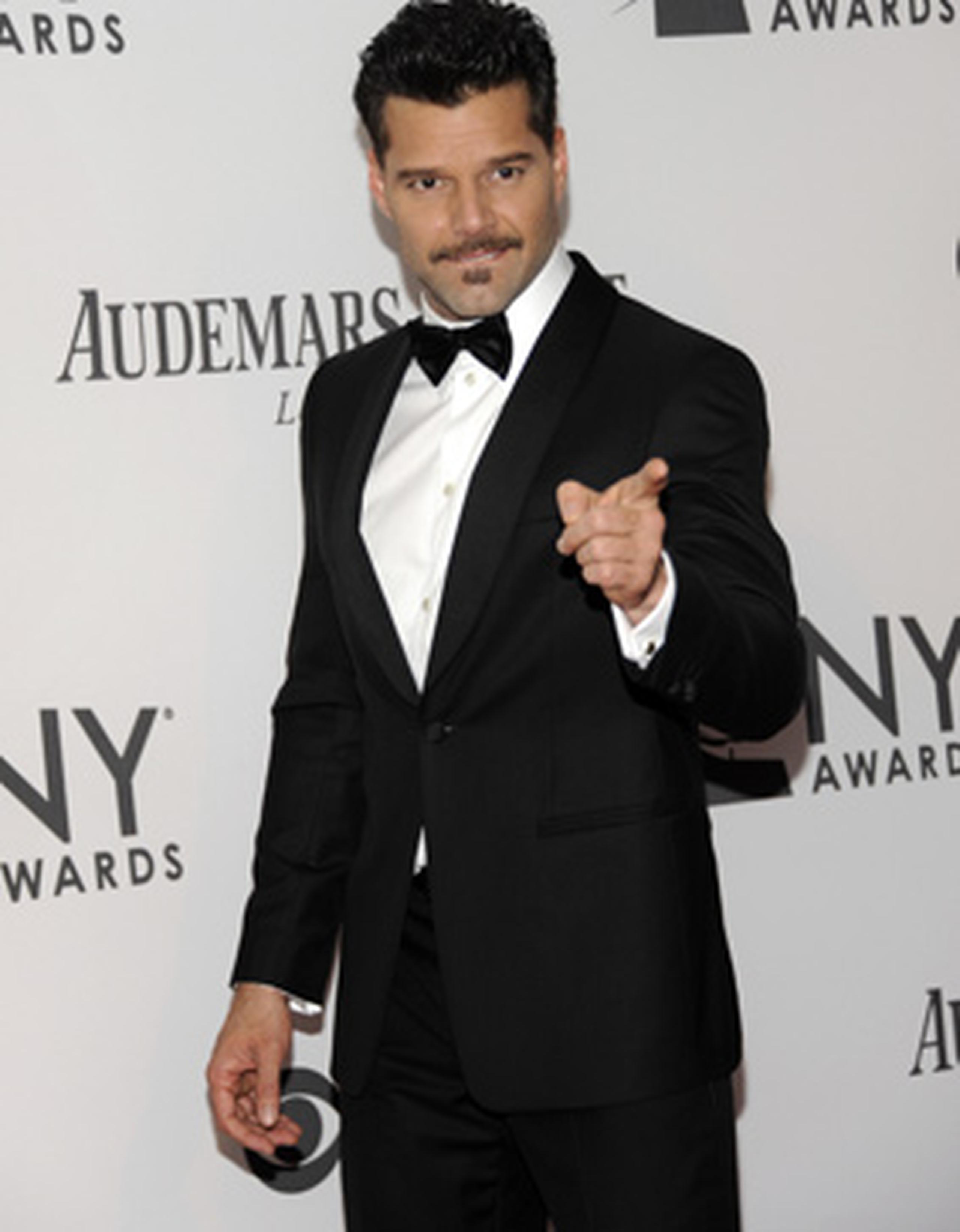 Ricky Martin, que aunque no fue nominado por su papel de "Che" en la obra "Evita", sí interpretaría un número del musical durante la velada. (AP)