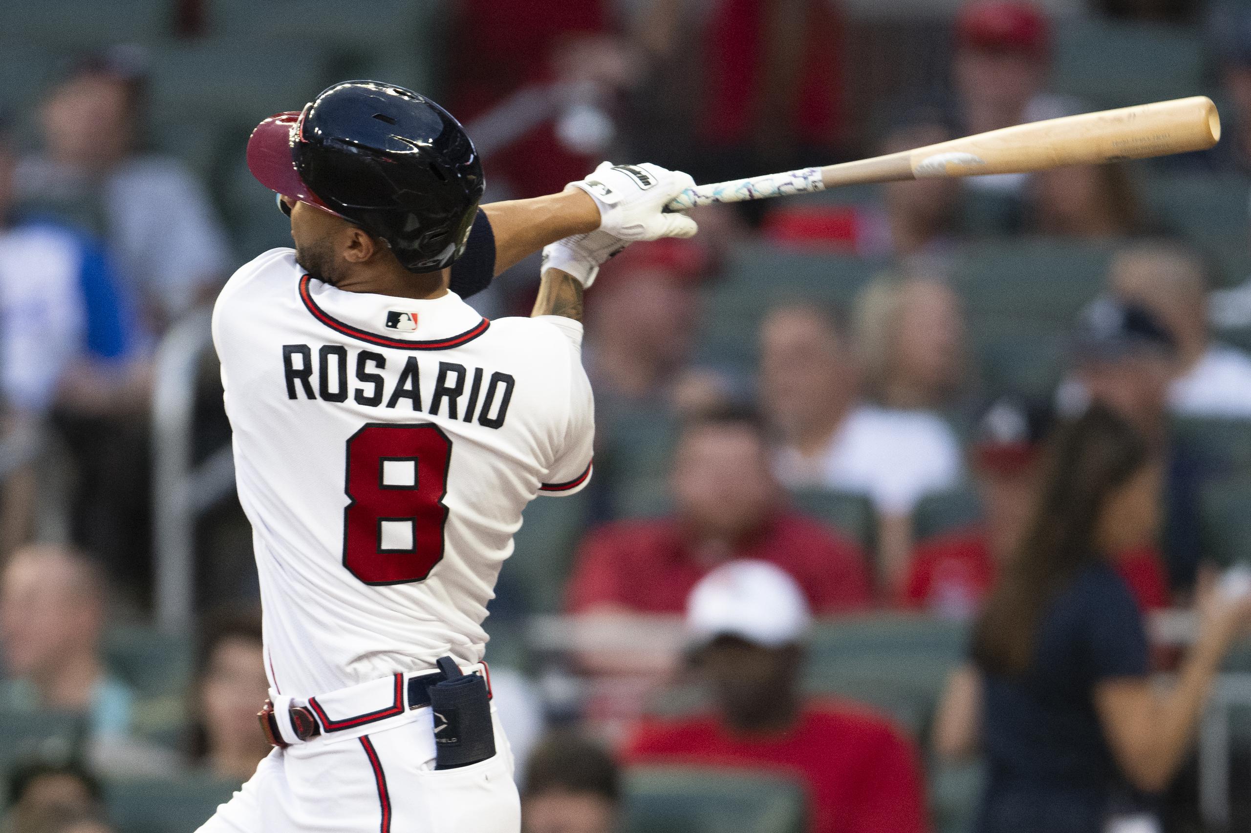Eddie Rosario bateó el lunes de 5-3 con jonrón y doble, cuatro remolcadas y tres anotadas en la victoria de los Braves sobre los Yankees.