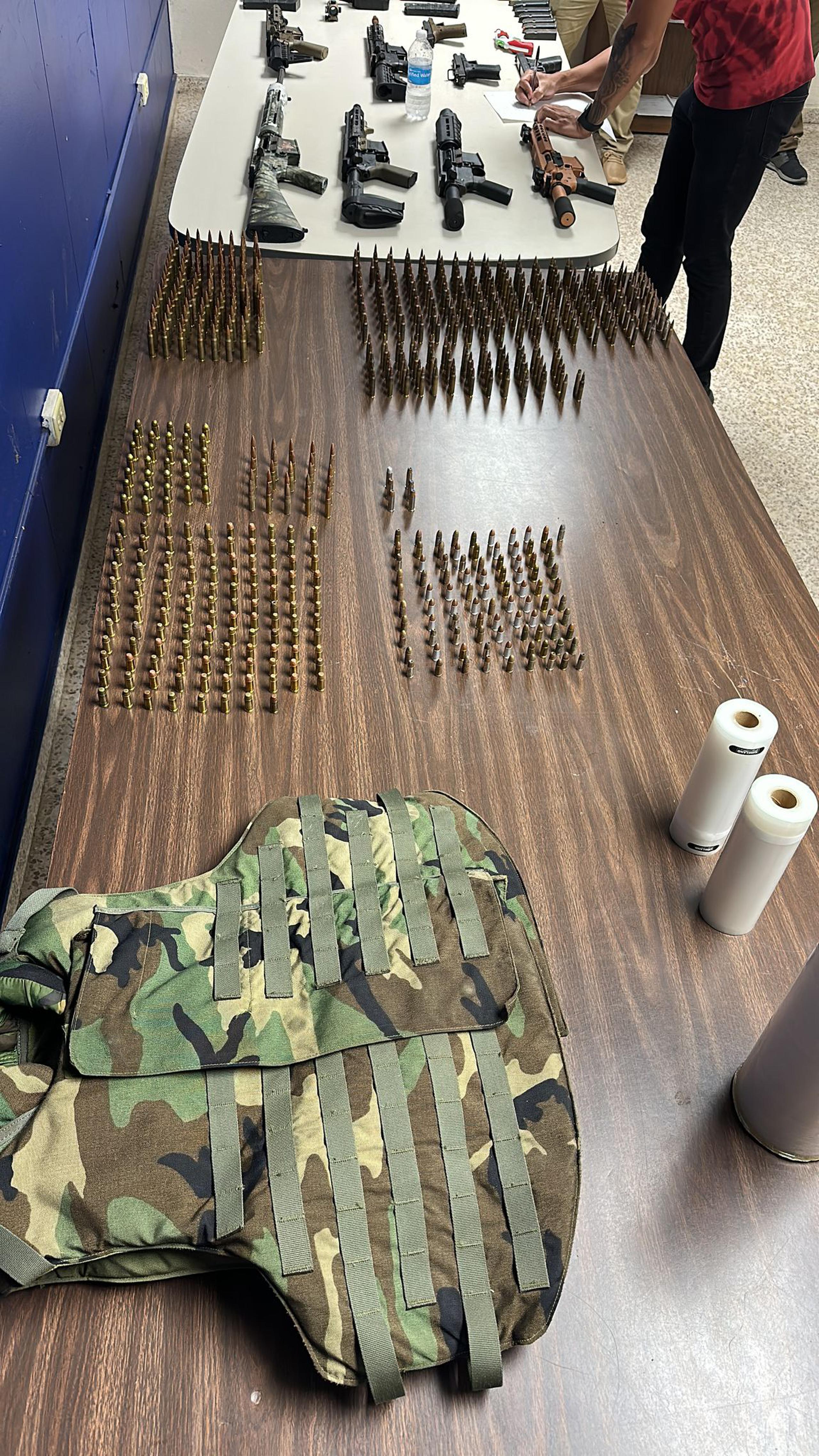 Bulletproof vests, dozens of magazines and hundreds of mini-munitions were stored in an arms warehouse in Barrio Obrero, Santurce.