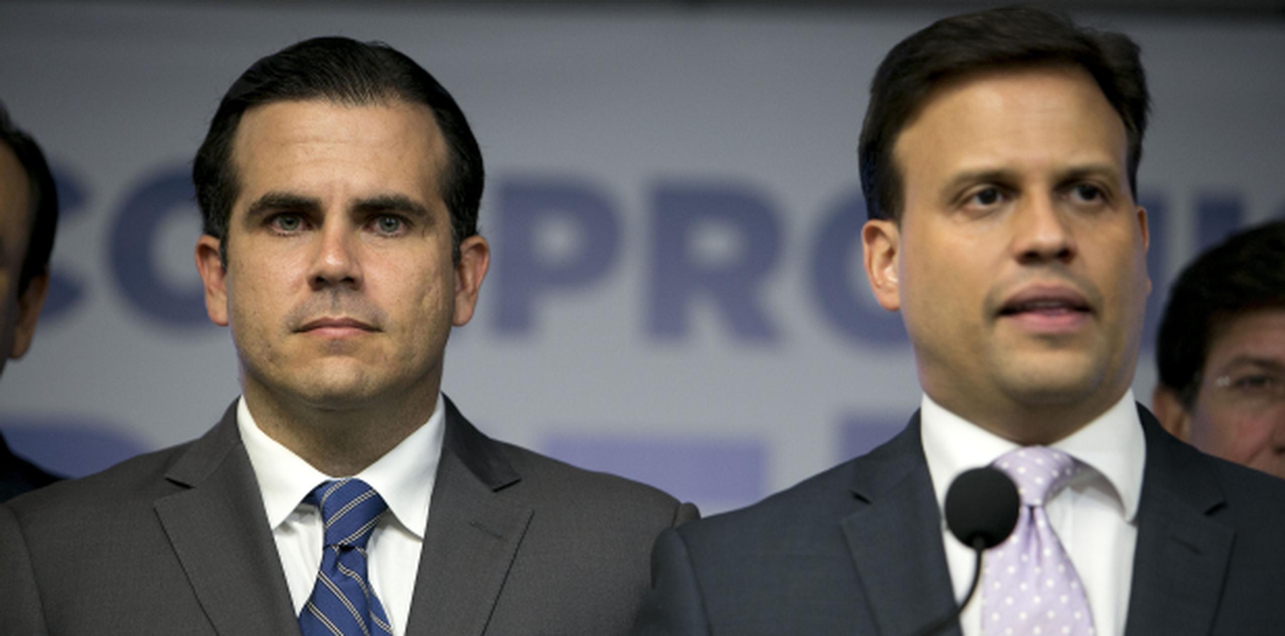 El gobernador electo Ricardo Rosselló (izquierda) junto al presidente de su comité de transición, Elías Sánchez. (Para Primera Hora/Xavier García)