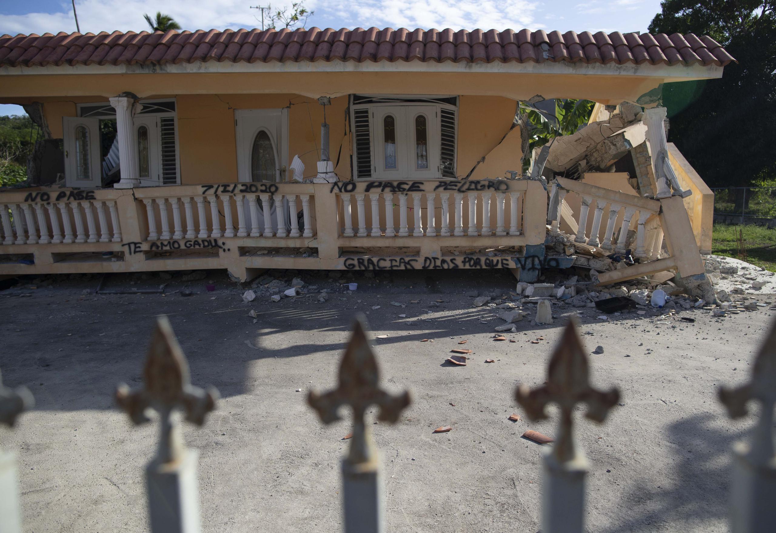 Una residencia en Yauco que se derrumbó a consecuencia de los sismos.