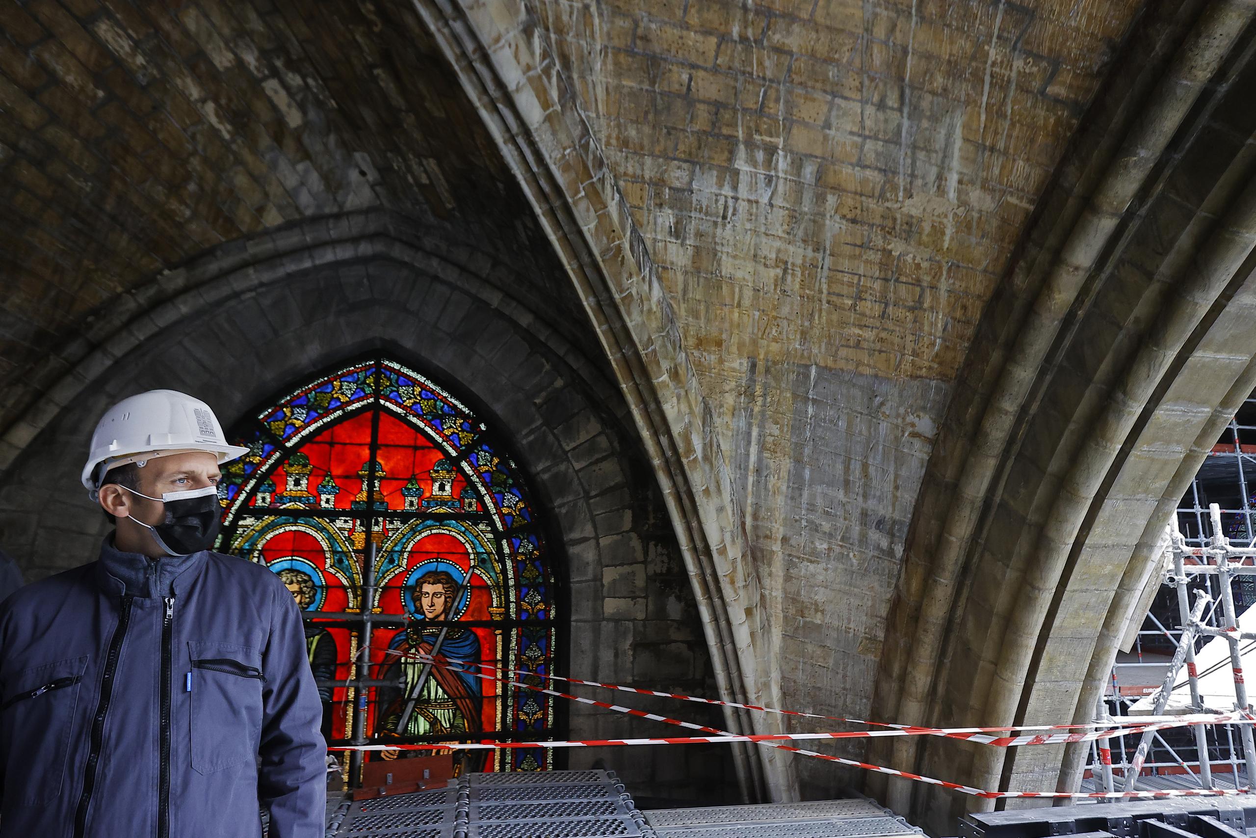 Macron prometió que la catedral sería reconstruida para 2024.