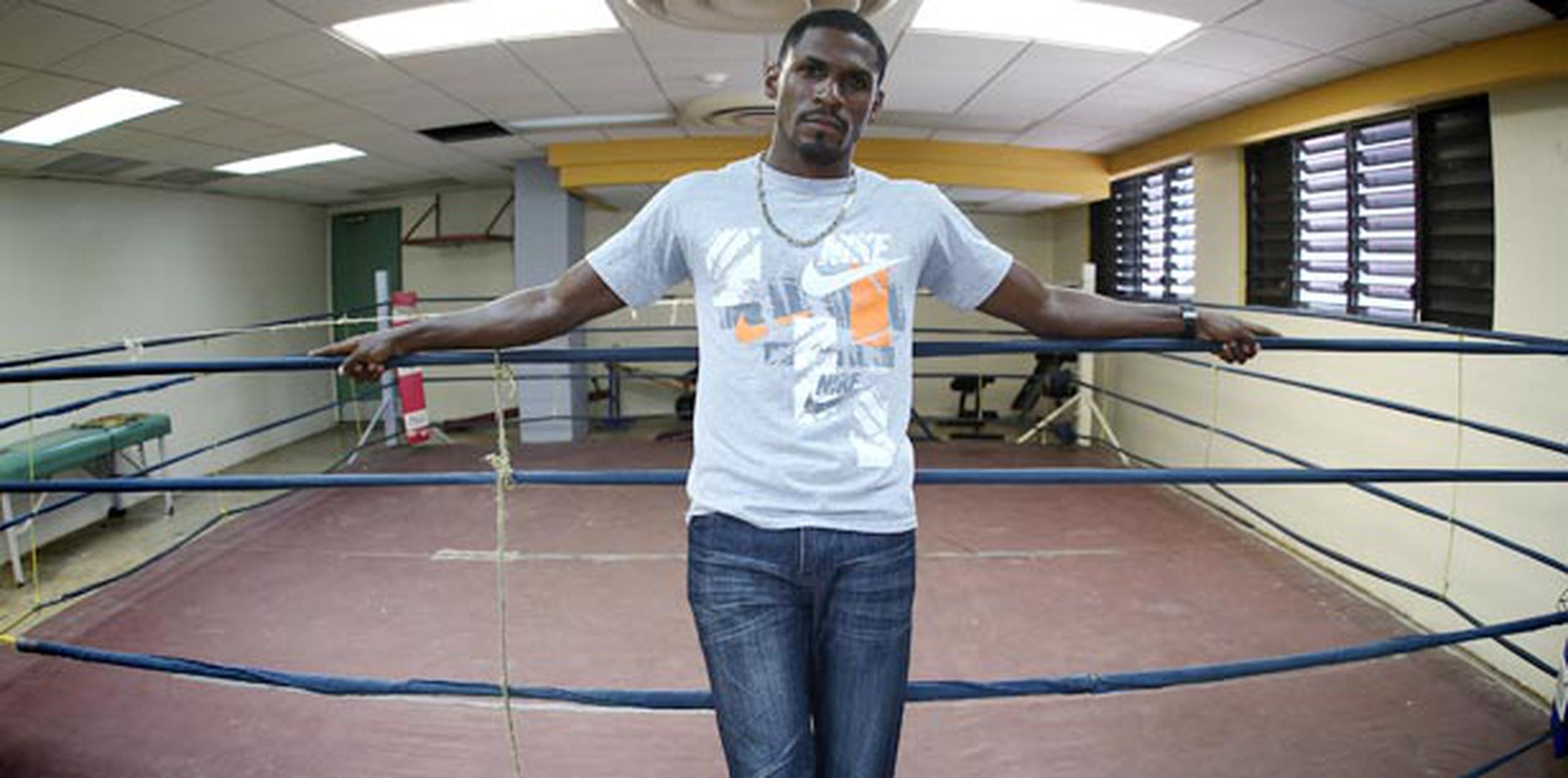 José “Chelo” González  entrena en el pequeño gimnasio ubicado en la cancha Antonio R. Barceló, en Toa Baja. jose.candelaria@gfrmedia.com