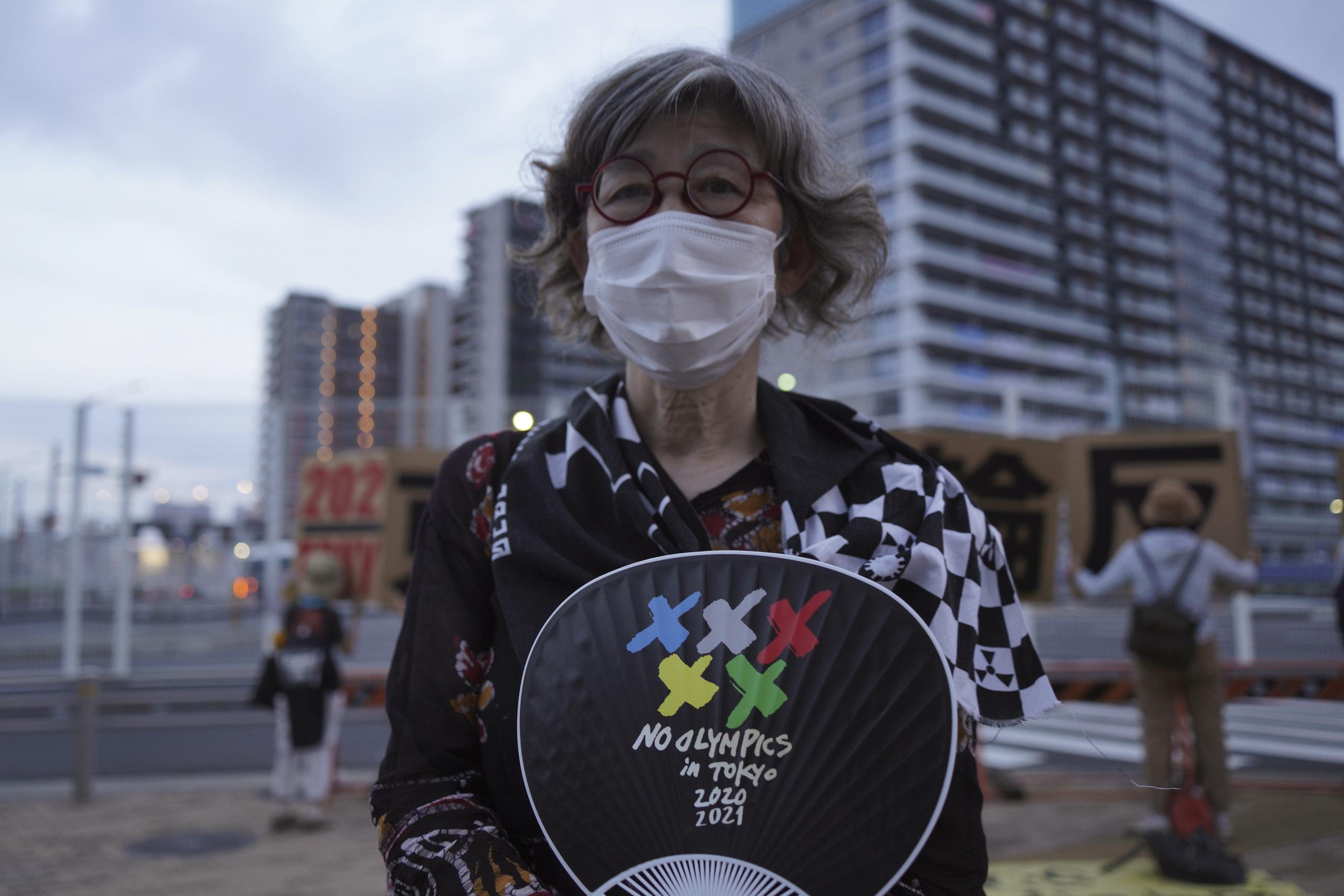 Los Juegos, que se demoraron un año por la pandemia, arrancaron oficialmente hace una semana. La presencia de espectadores está prohibida en todas las sedes de la zona de Tokio. (AP)