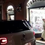 Mala suerte: Ven al papa en tienda de discos en Roma 