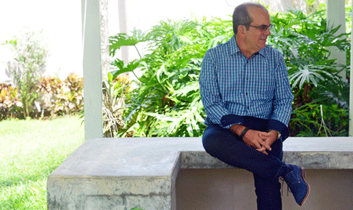 Aníbal Acevedo Vilá se relaja asunto del vaso rojo Primera Hora