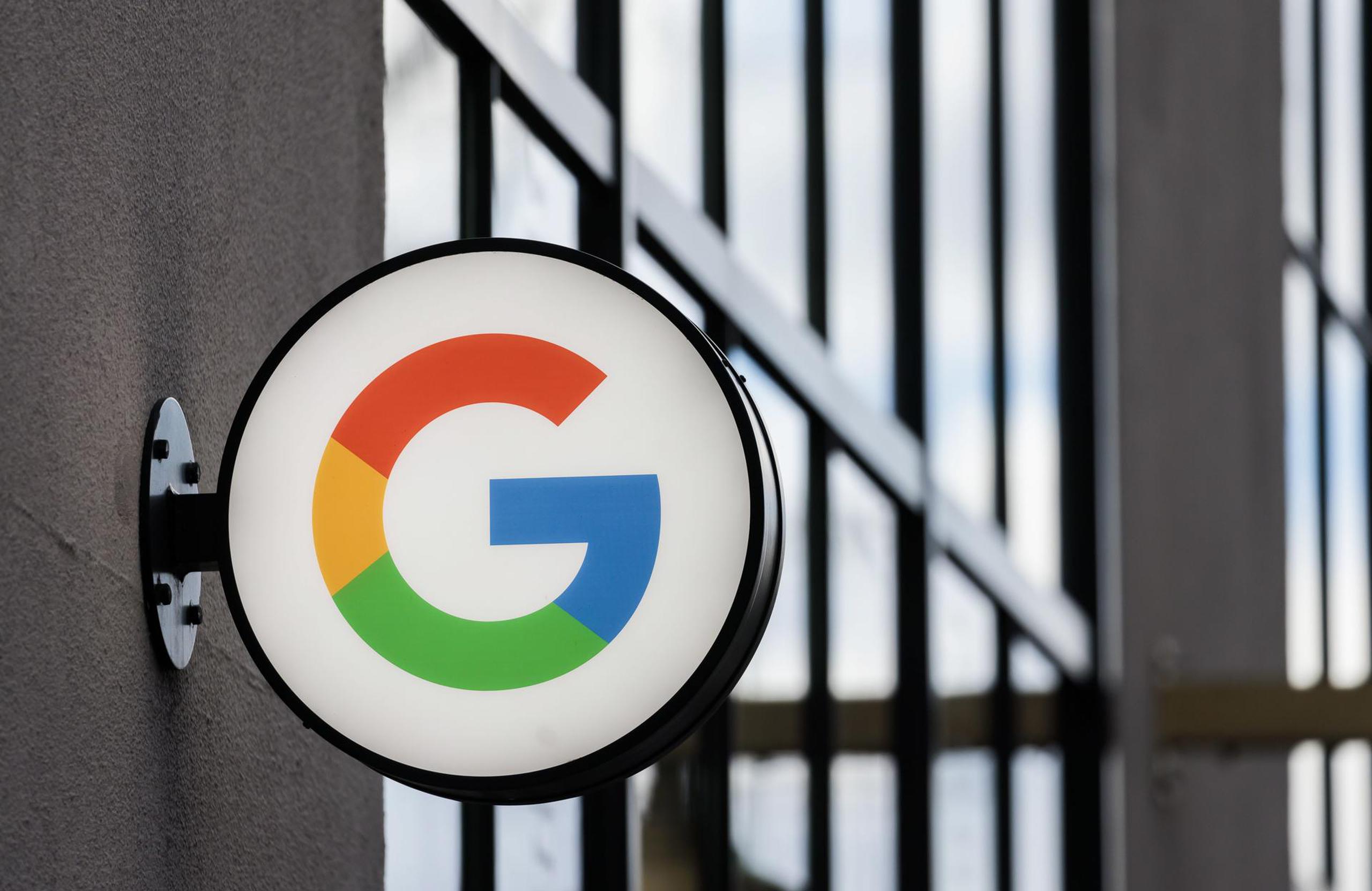 Google disputó enérgicamente la demanda hasta que la jueza federal de distrito Yvonne Gonzalez Rogers rechazó una petición de desestimar el caso.