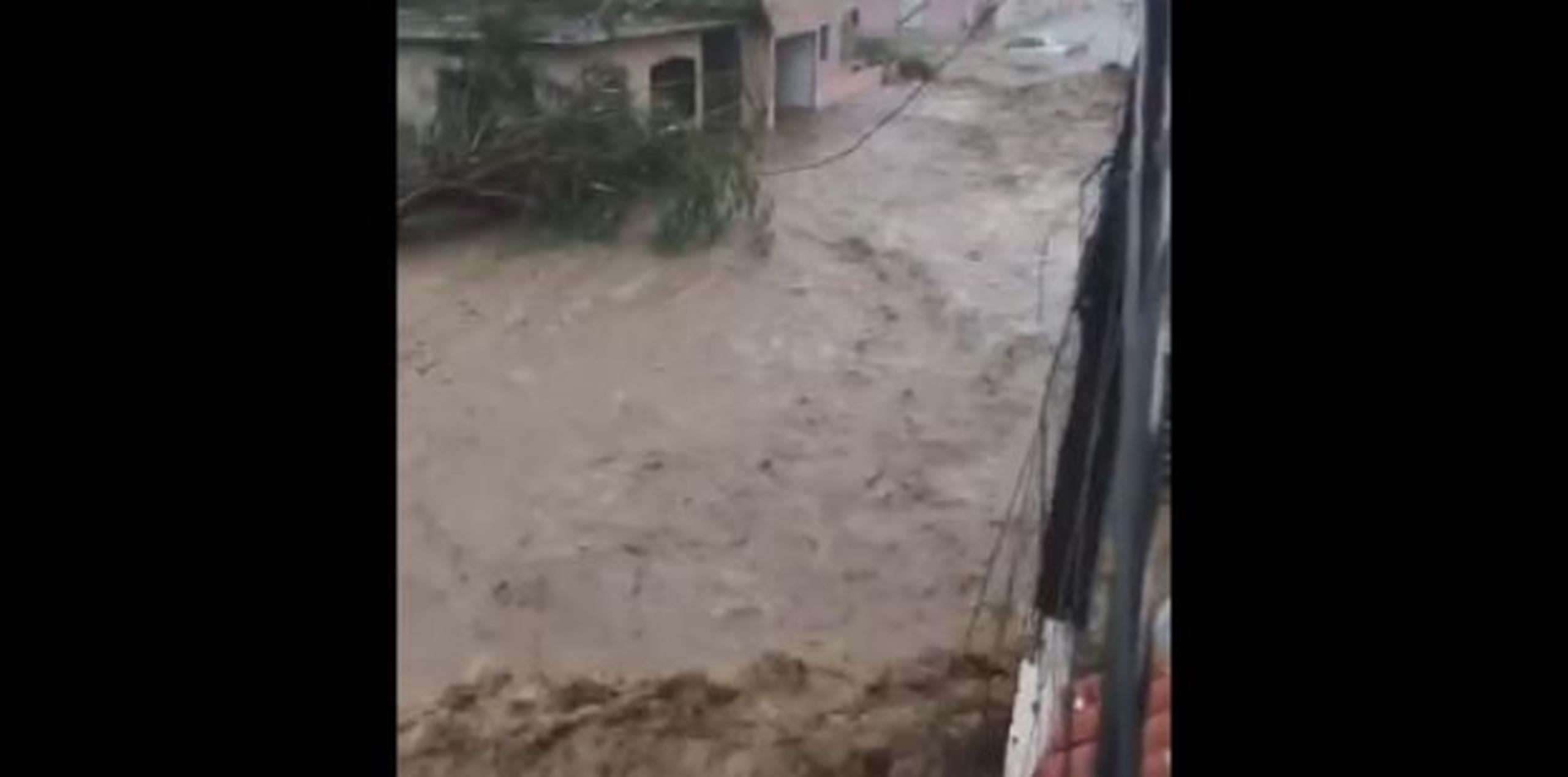 Río crece de manera salvaje en Guayama Primera Hora