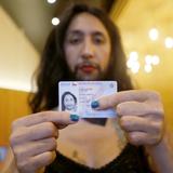 Chile concede el primer carné de identidad “no binario” 