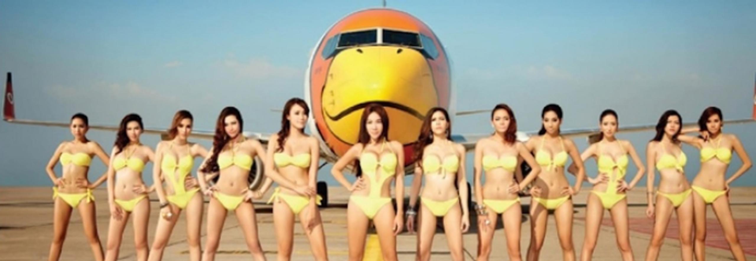 En el controversial calendario, aparecen 12 modelos de la Revista Maxim, luciendo bikinis amarillos color de la marca, con uno de sus aviones de fondo.  (CNN México/ Nok Air)