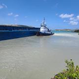 Encalla la barcaza que transportaba carga a la isla de Culebra