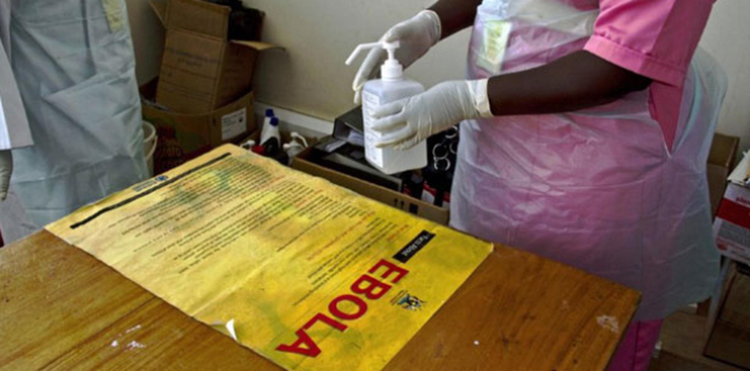 El ébola no se propaga con facilidad como los virus que causan el resfrío o la gripe. (Archivo/AFP)