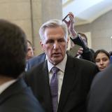 McCarthy ofrece acuerdo para resolver parálisis en el Congreso