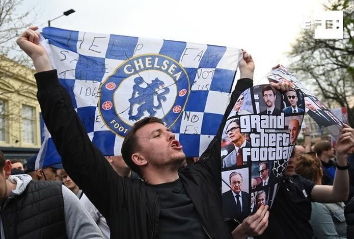 La presión mediática y de los aficionados provocó que el Chelsea decidiera salir de la Superliga.