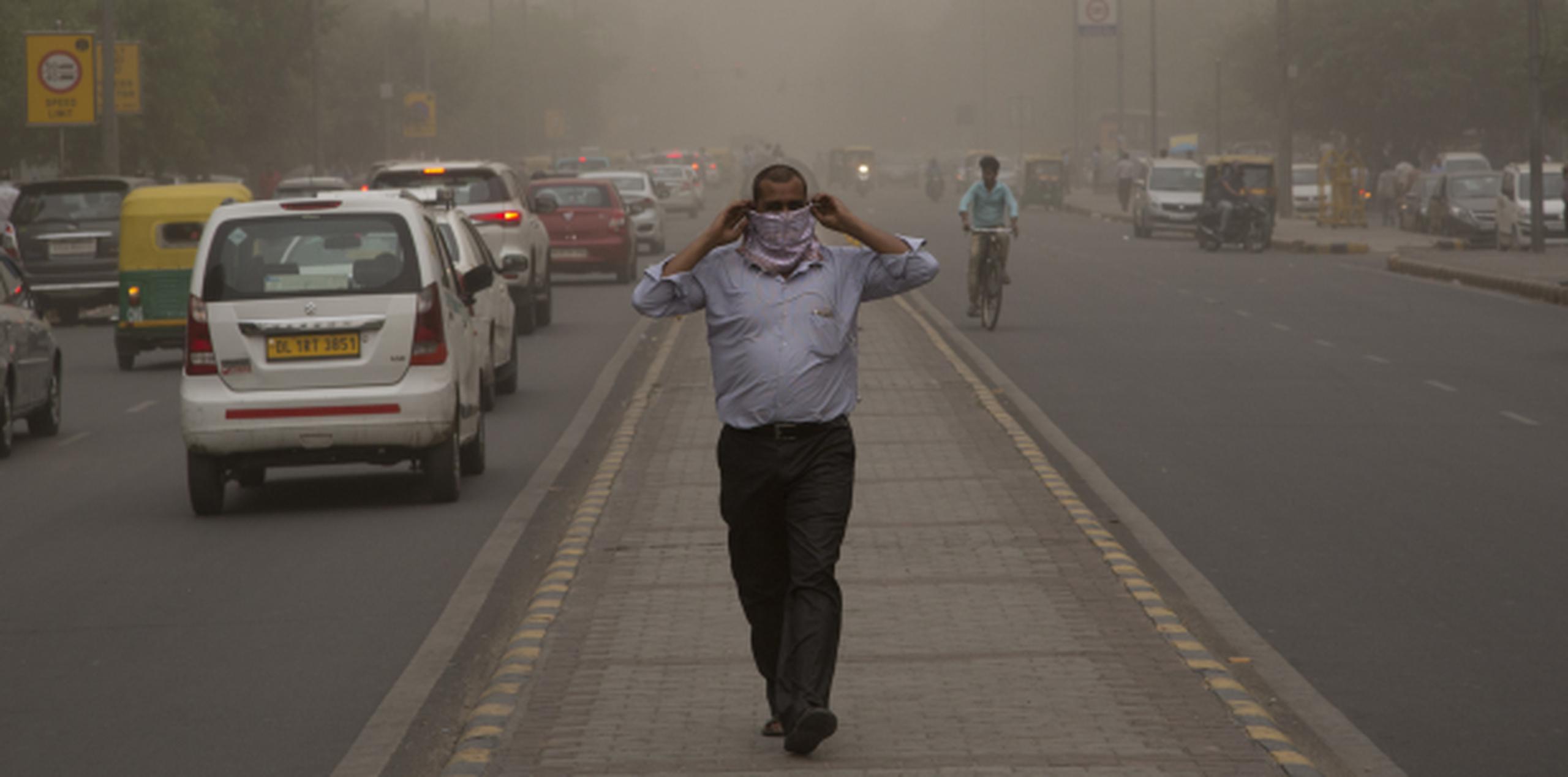 Una potente tormenta de polvo y lluvia barrió partes del norte y el oeste de India. (AP)