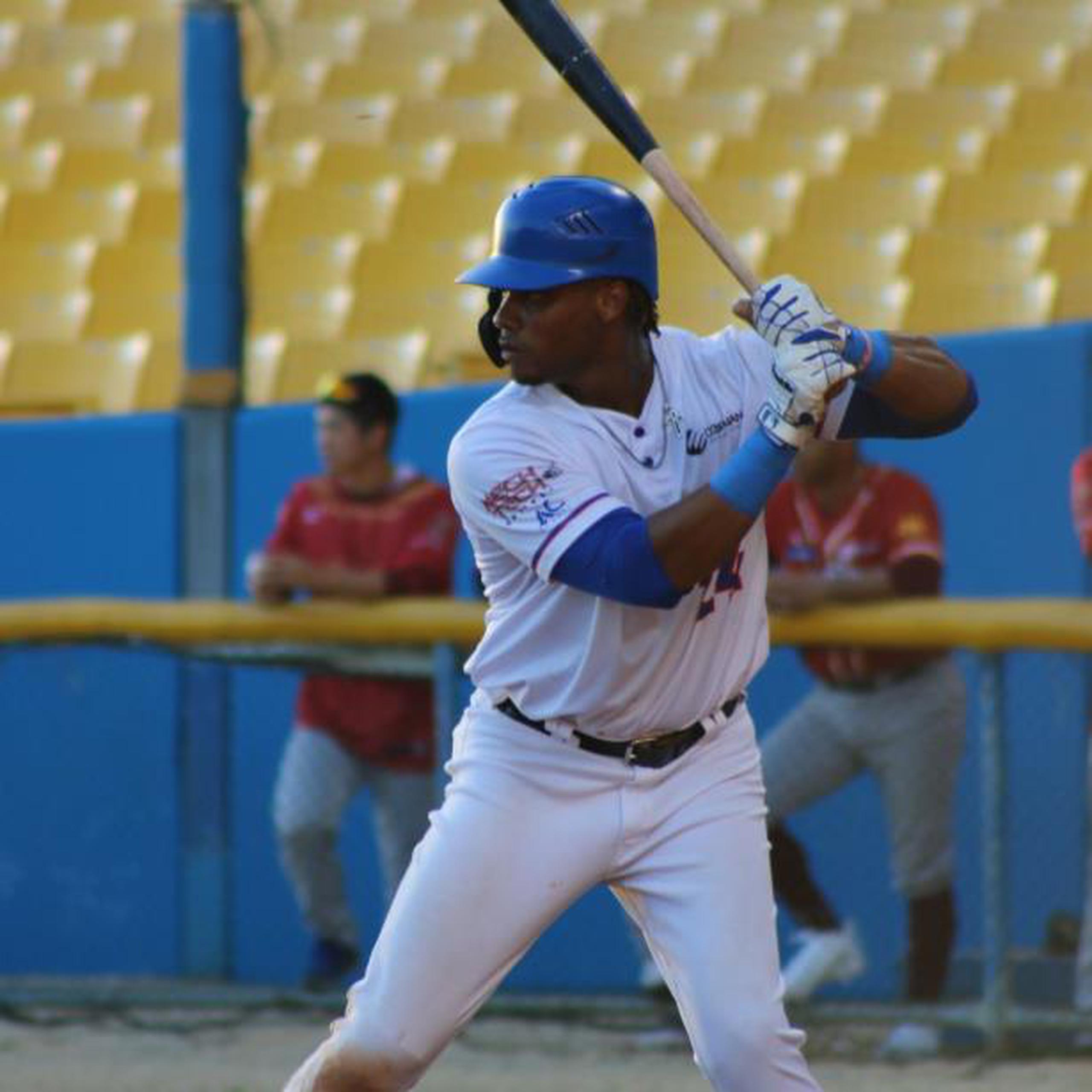 El novato de los Atenienses de Manatí, José Sermo, es un  bateador ambidextro y a la defensa, puede jugar tanto en el cuadro interior como en los jardines.  (Suministrada / LBPRC)