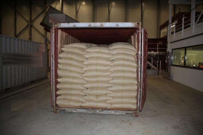 El cargamento se encontraba en un contenedor que llegó al almacén junto a otros cargados de café proveniente de Brasil.