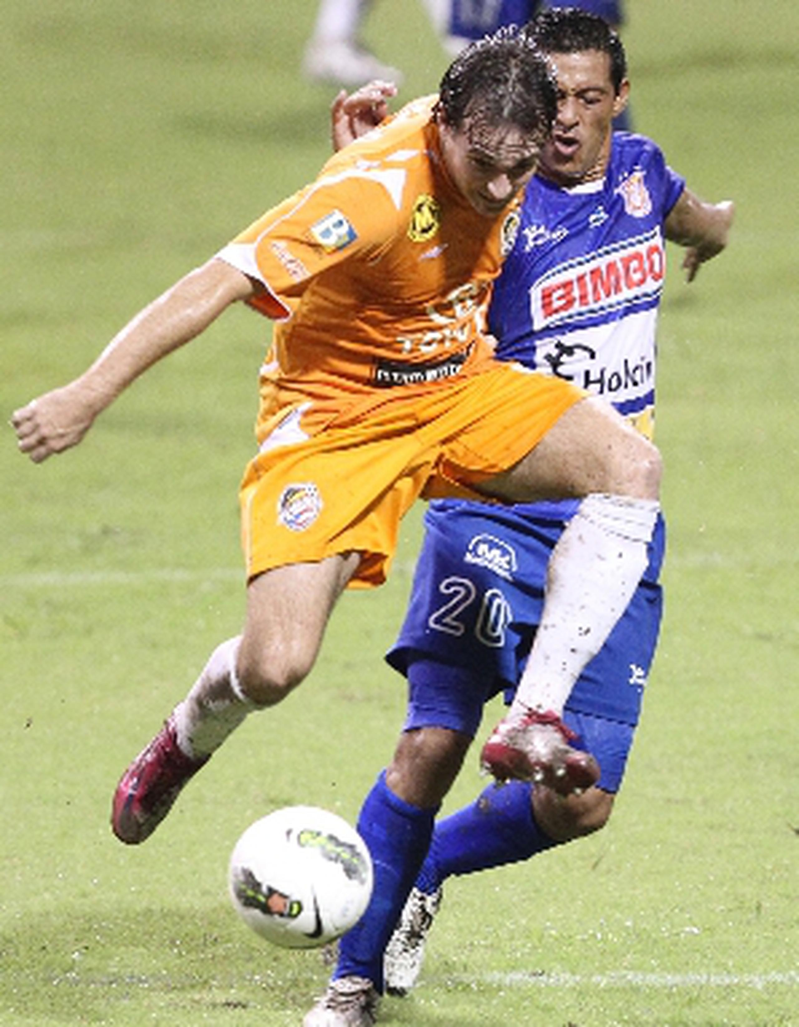 La “Tropa Naranja”  acumuló balance de seis victorias, tres derrotas y tres empates en su primera incursión en la Liga de Campeones de la Concacaf (2008-2009). En la foto, el entonces capitán Noah Delgado.  (Archivo)
